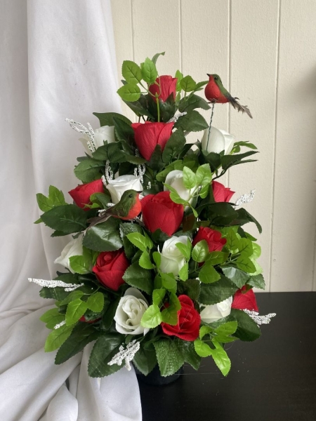 Flat Back All Rose Pot With 2 Robins