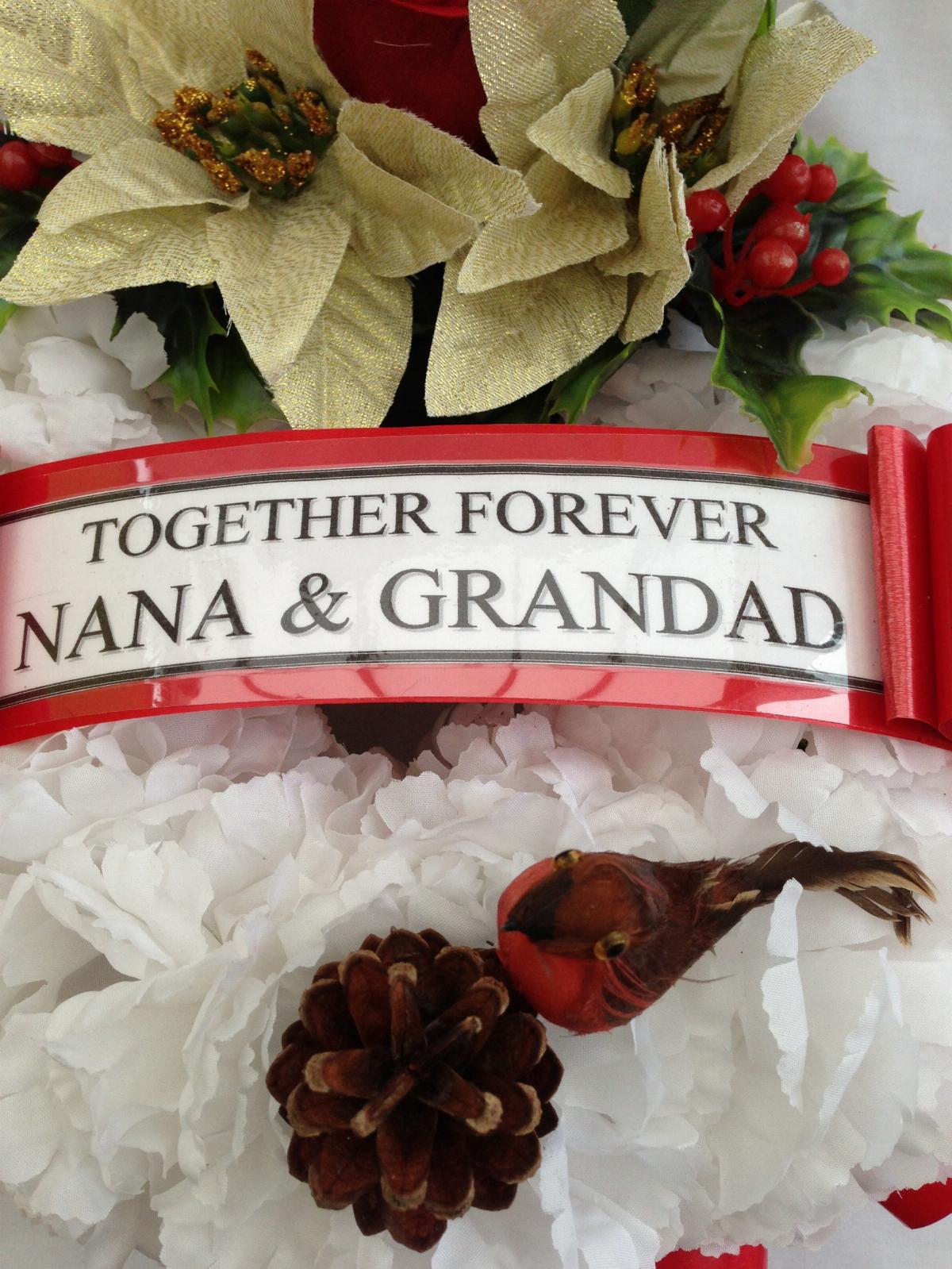 Wreath Funeral Tribute Xmas Close Up2